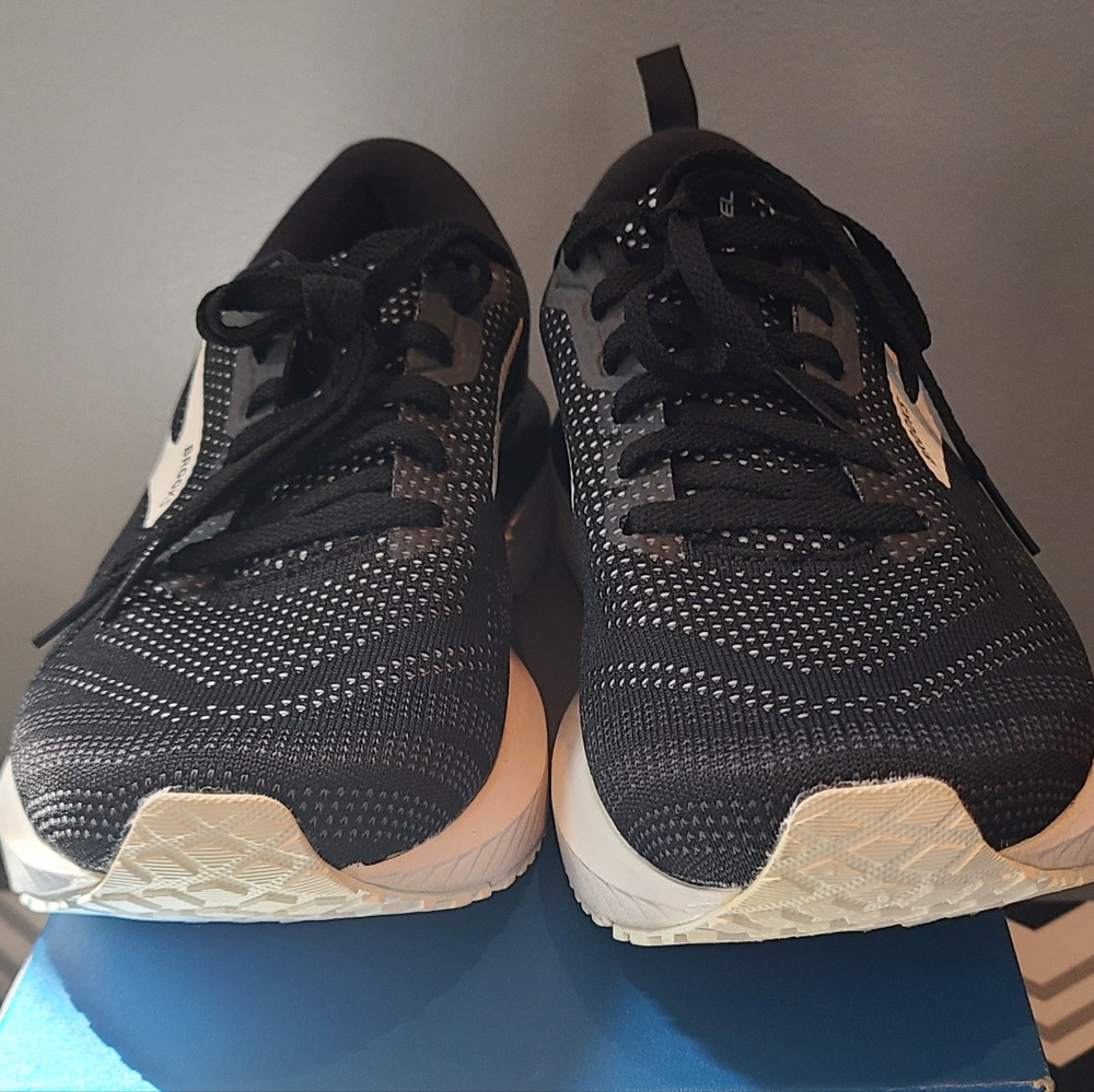 Brooks REVEL 6 MENS SIZE 9 - Picture 7 of 9